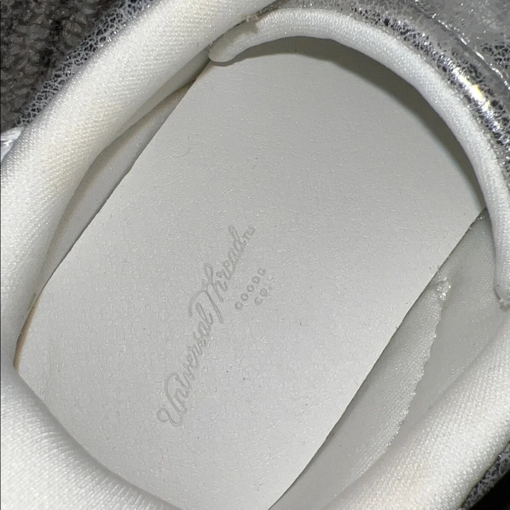 Universal Thread - Women's Spencer Fashion Sneakers Silver Size 6